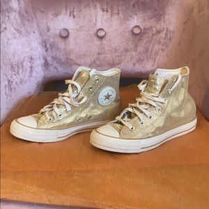 Metallic gold textured converse!!